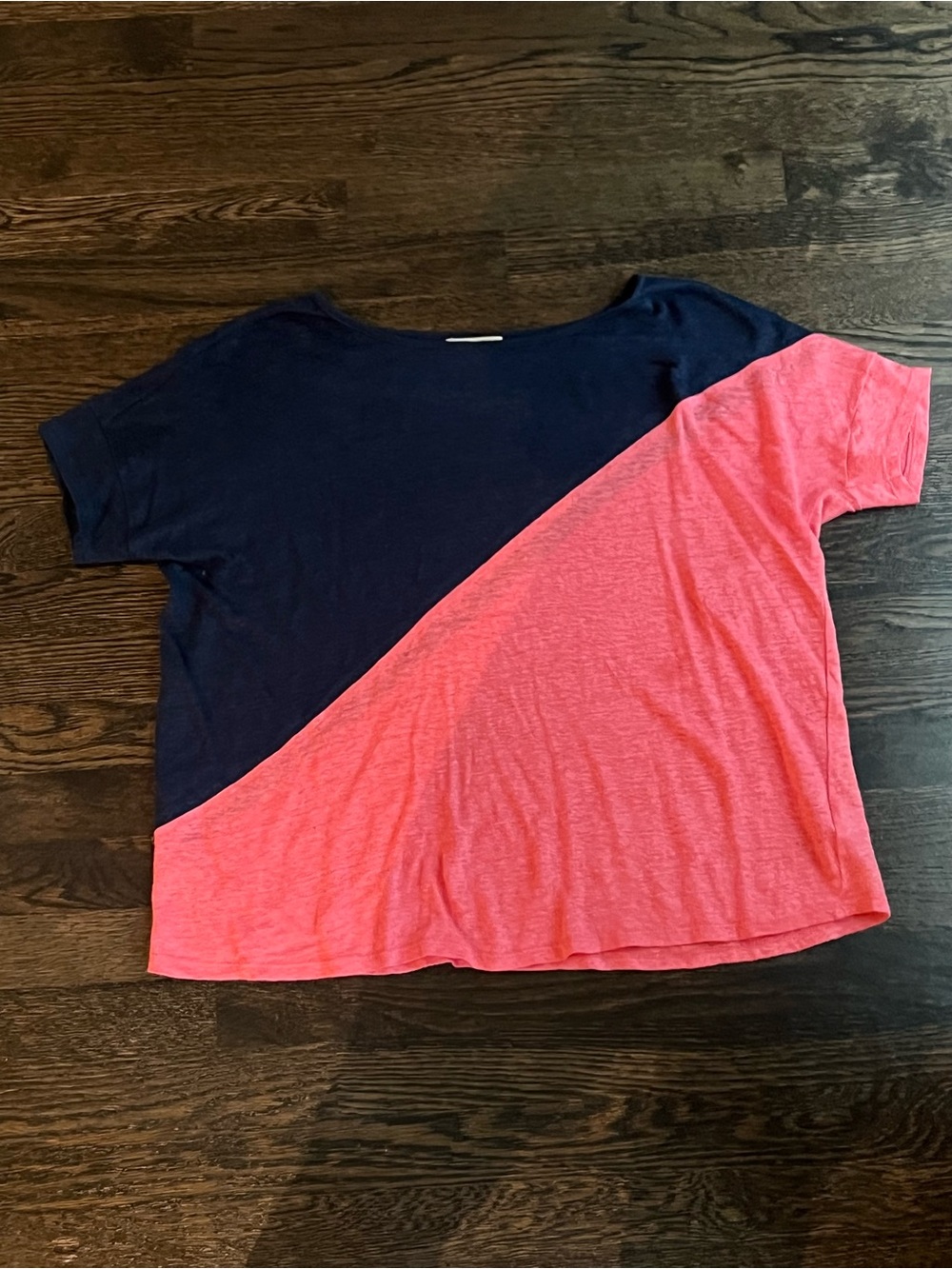 Bordeaux Linen Women’s Navy Blue Coral Short Sleeve Diagonal Colorblock Tee | S